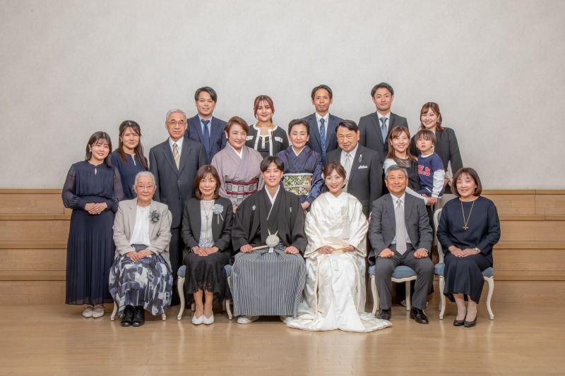 大人数の集合写真もホテル館内のスタジオで可能です