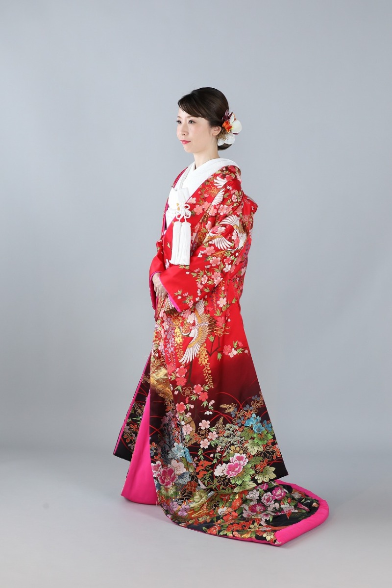 衣装ページにて画像を公開中♪