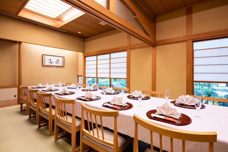 【お食事つき神殿和装撮影】6名111,000円 撮影後は和やかに家族と会食会(個室使用料・お飲み物含む)1名追加11,000円