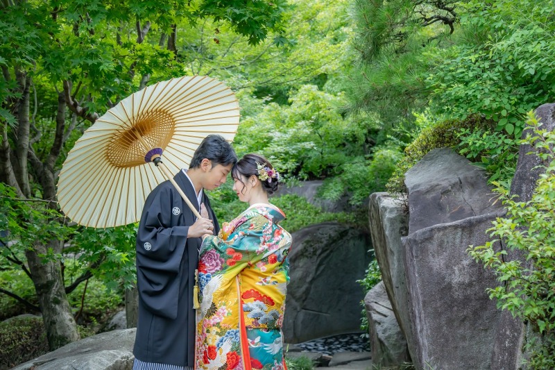 11月1日~12月15日まで77,000円『目白庭園』&『神殿』での2ヶ所撮影*新婦和装2着・衣装差額なし・データ150カット付