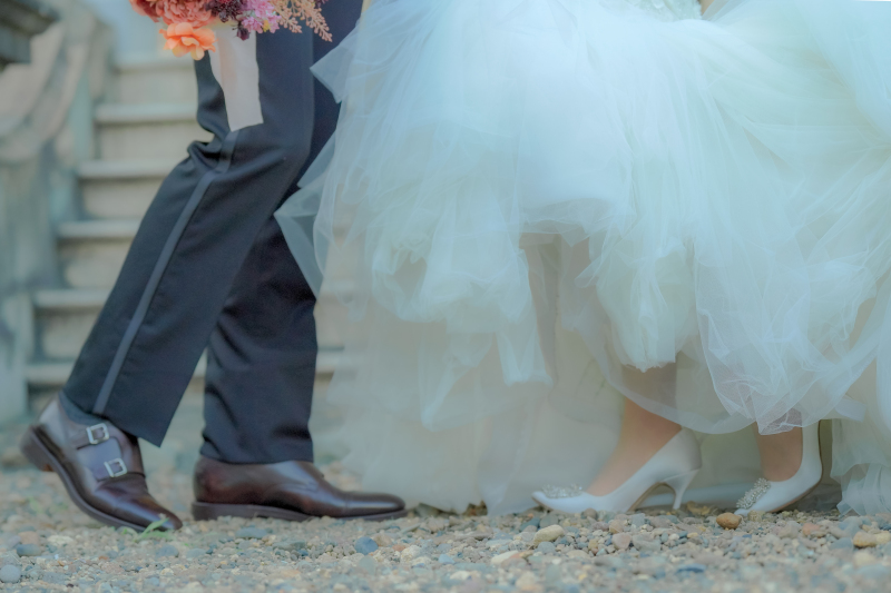 ドレスのボリュームを際立たせて