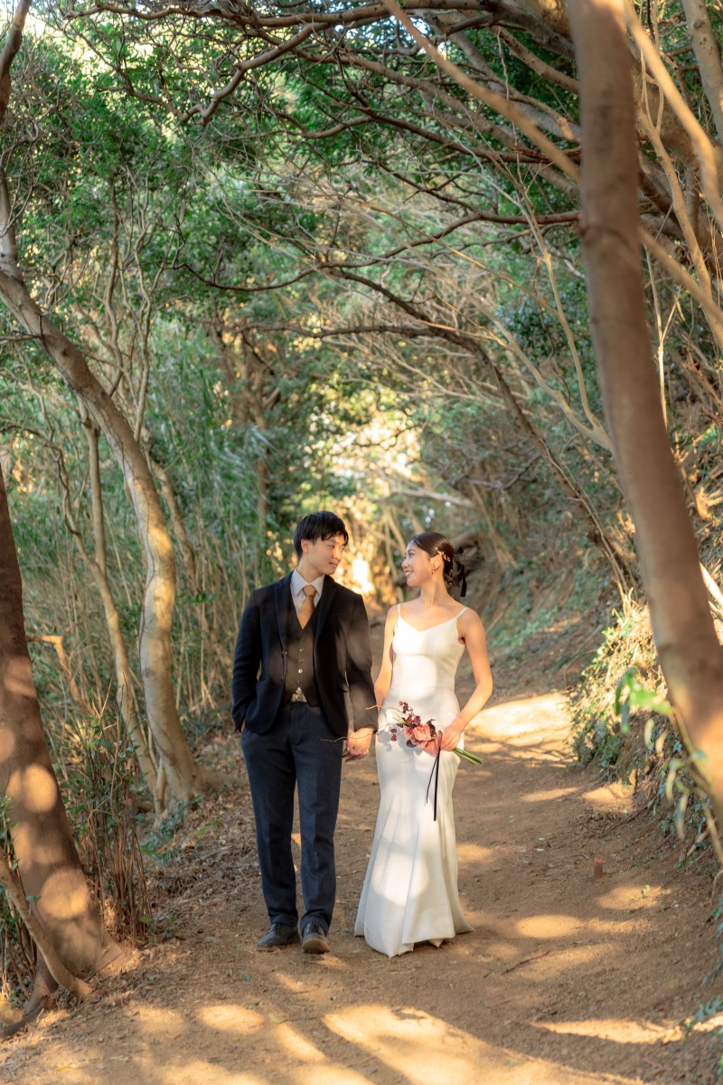 歩く姿も美しいお二人