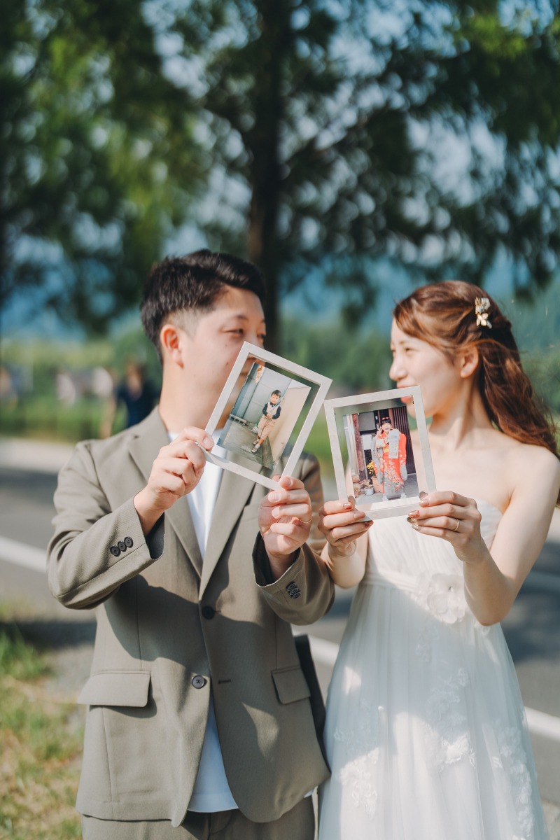 幼いころの写真をもって