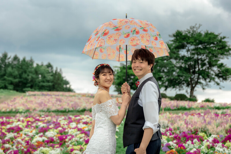 オレンジの傘で相合傘