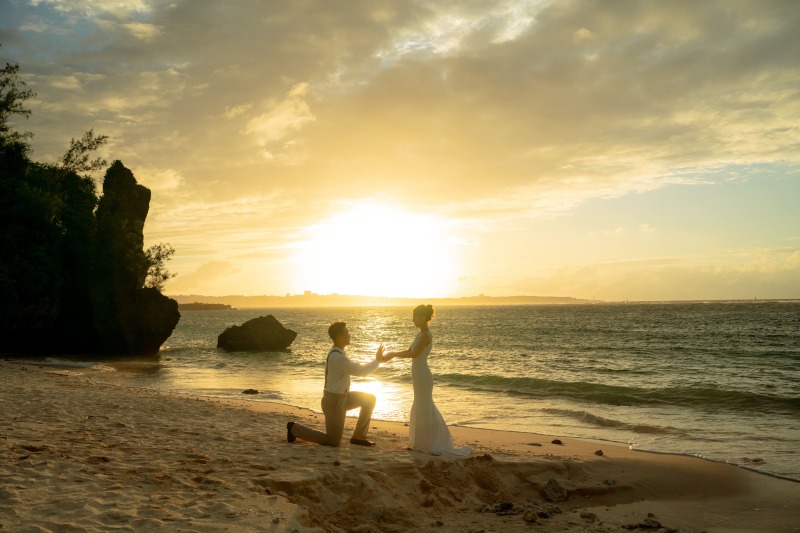 サンセットビーチでプロポーズショット