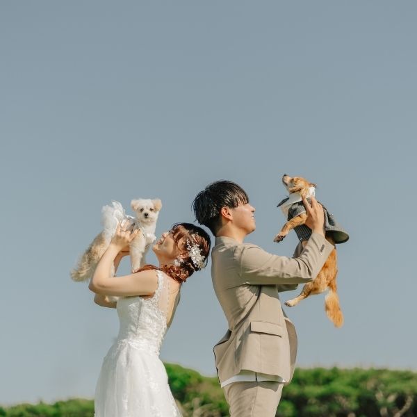 いろんなポーズで愛と笑顔にあふれたショットを！