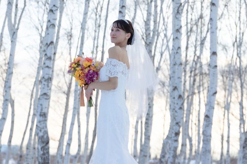 【★衣装フル＋壮大なドローン撮影込★】選べるドレス＋タキシード♪| ドローン撮影付オープニングムービー撮影プラン