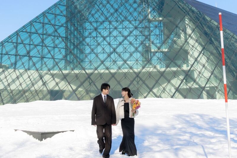 【★衣装フル＋壮大なドローン撮影込★】選べるドレス＋タキシード♪| ドローン撮影付オープニングムービー撮影プラン