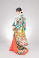 色０２３