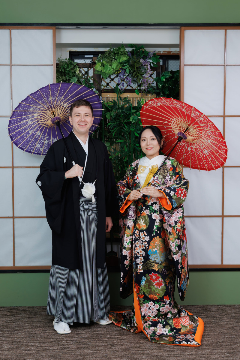 和傘で彩る和の装い