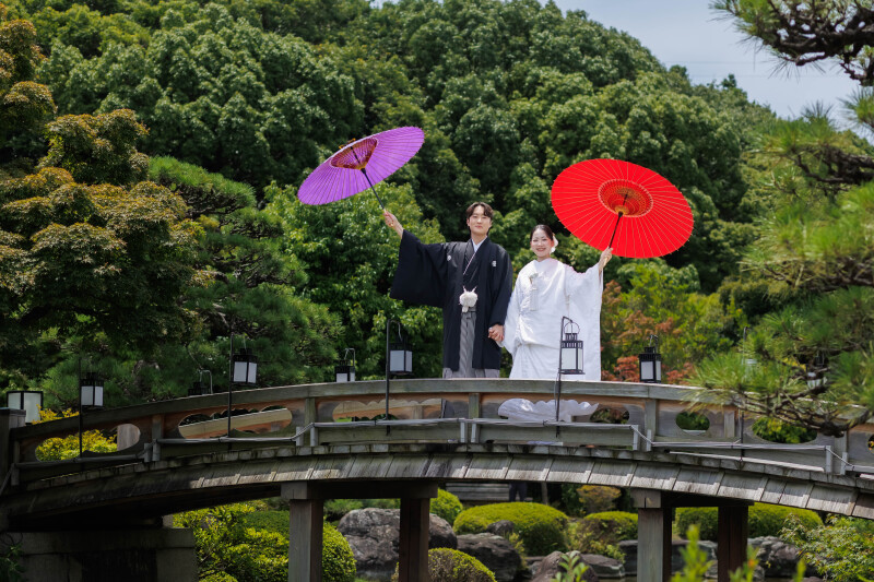 橋の上で
