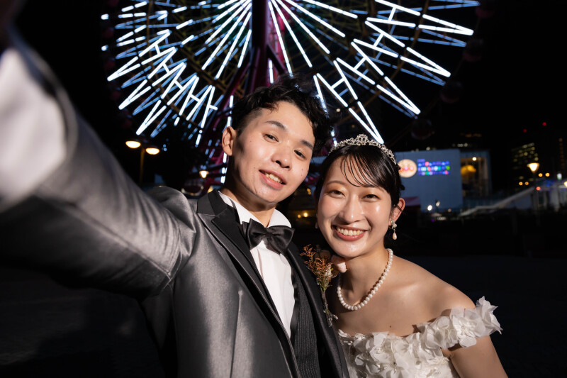 観覧車の前で笑顔の一枚