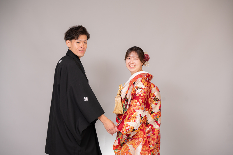 笑顔も遊び心もたっぷり。色打掛で楽しむスタジオ1着プラン