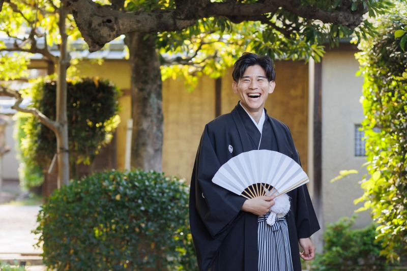 笑顔あふれる新郎姿
