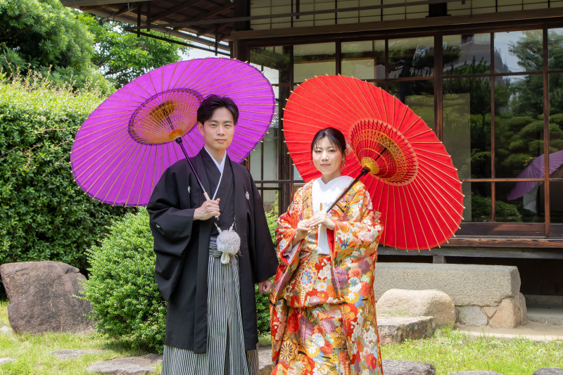 和傘とともに華やかに
