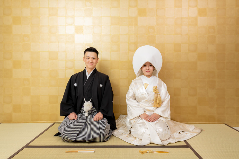 綿帽子の正座姿