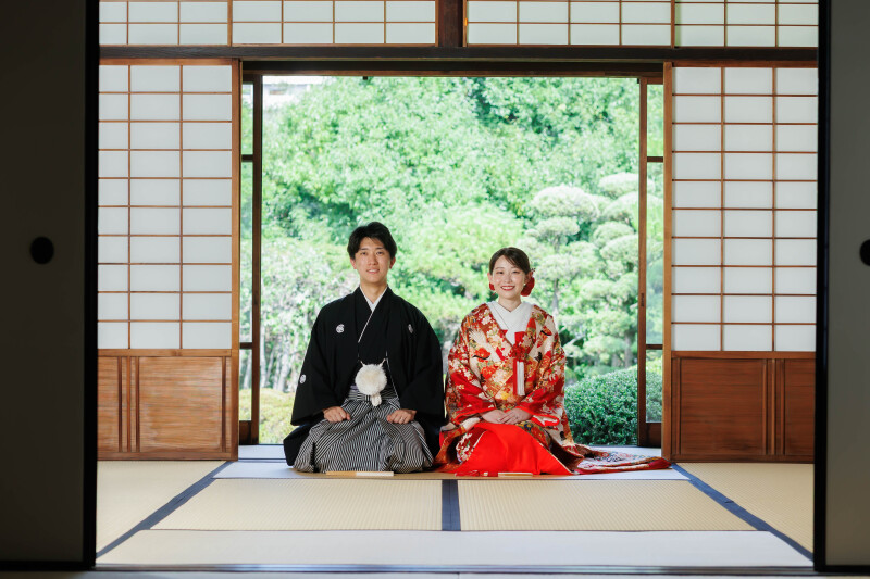和室で祝福