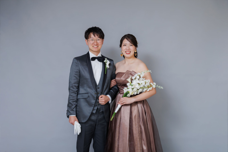 洋装で華やかな一枚