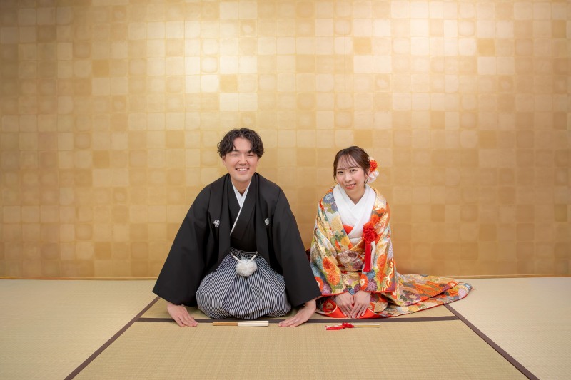 まずはスタジオで正座ショット