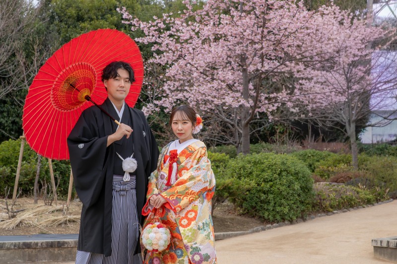 最初は満開の桜の前での撮影。