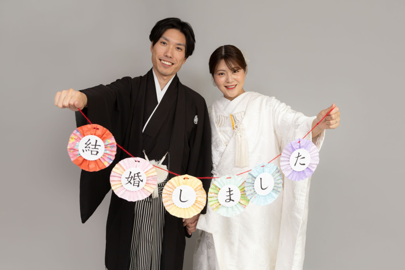 当店ご用意の小物で「結婚しました!」
