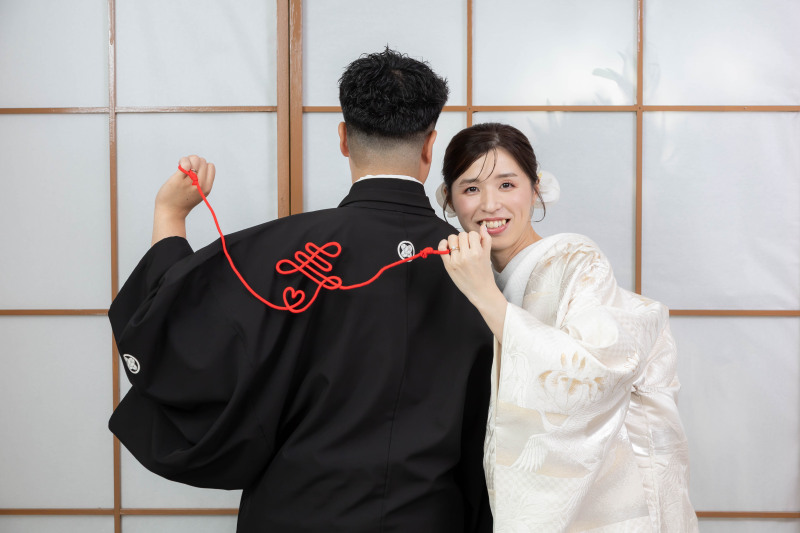 赤い糸で結ぶふたり
