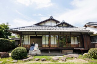 白無垢はスタジオで、色打掛は古民家で。和装2着を楽しむフォトプラン