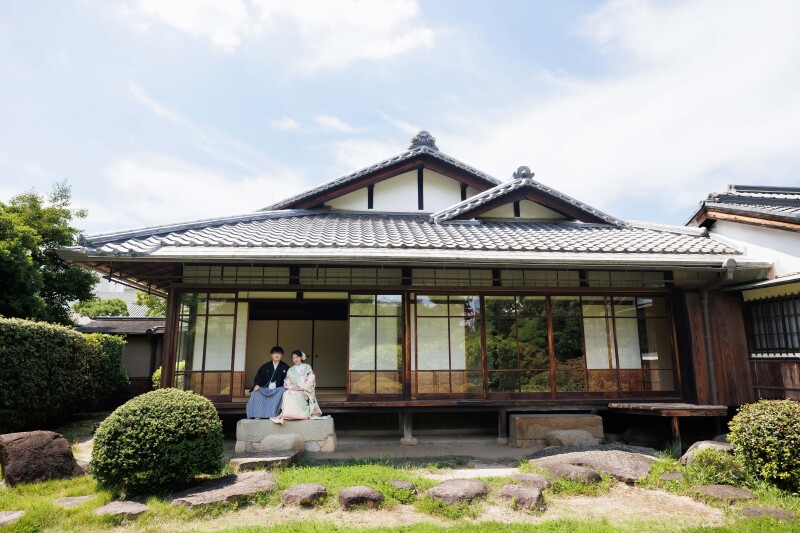 白無垢はスタジオで、色打掛は古民家で。和装2着を楽しむフォトプラン