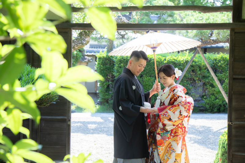 和傘彩る庭園散策