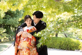 かっちりした写真はもちろん、おふたりの自然な笑顔や仲の良さが伝わる瞬間を大切にしています！