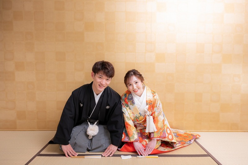 【和装&洋装】和装⇒スタジオ&ドレス⇒中の島公会堂(昼間)で撮影★衣裳(2着)・美容・撮影データ100カット付き 93,000円