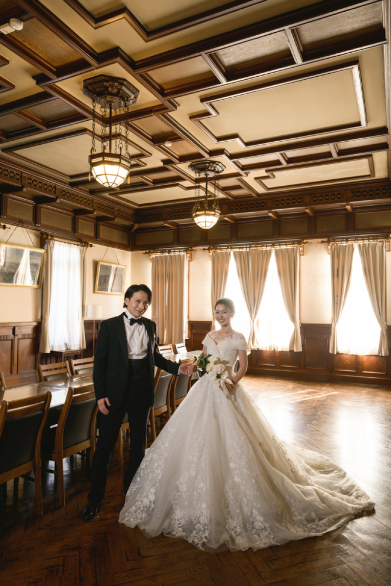 クラシカルな空間に溶け込むおふたり