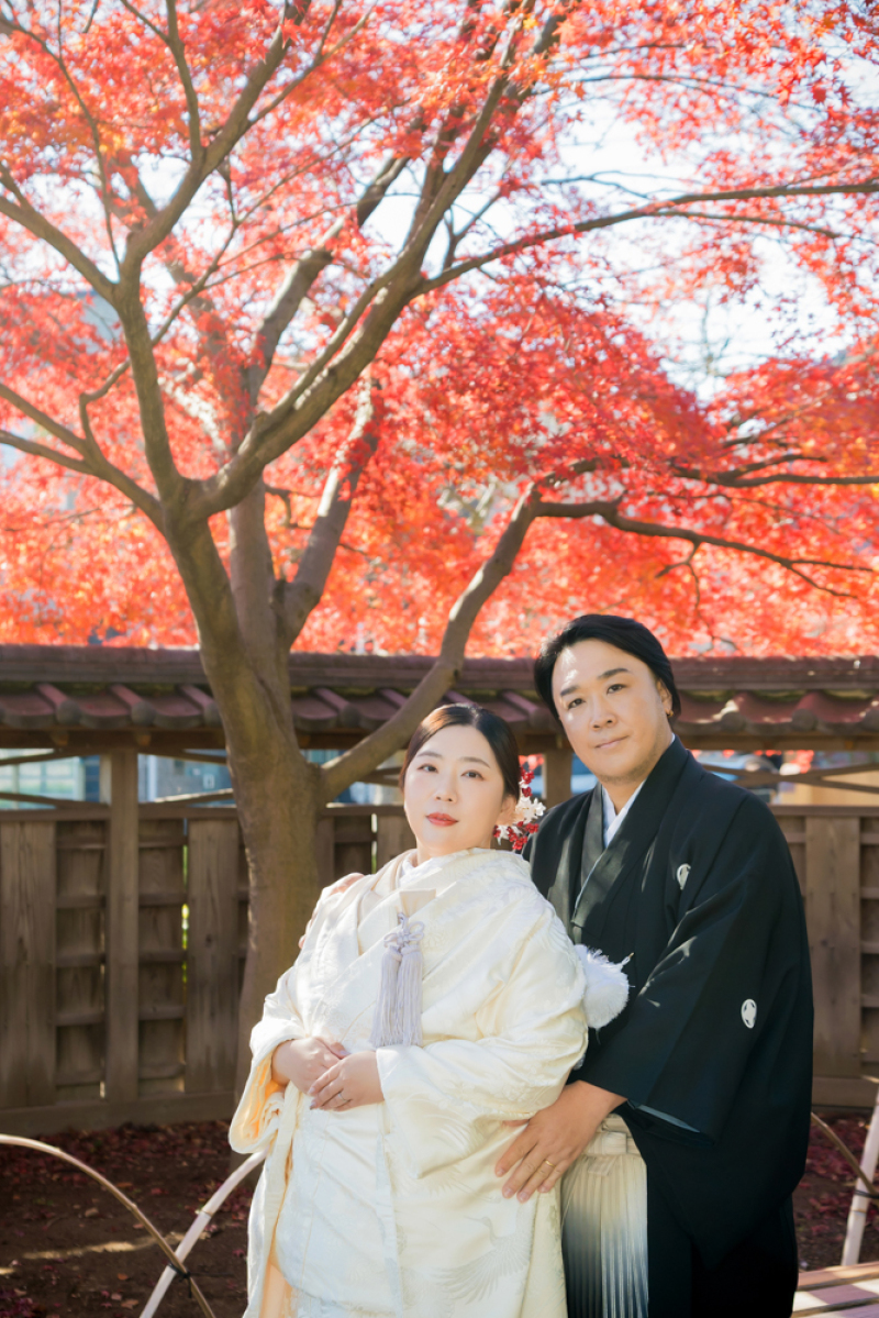 紅葉が彩る、おふたりの晴れ姿