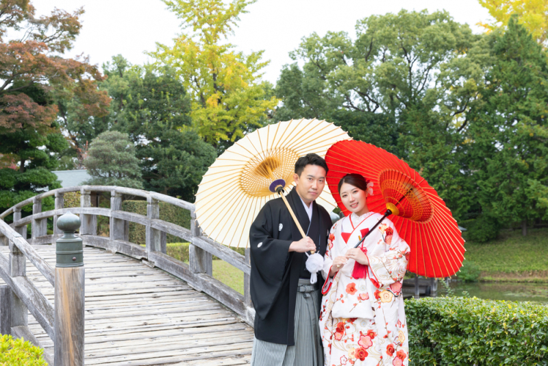太鼓橋を背景に番傘ショット！