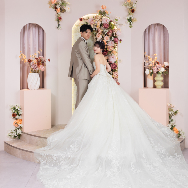 手つなぎ振り返りショット