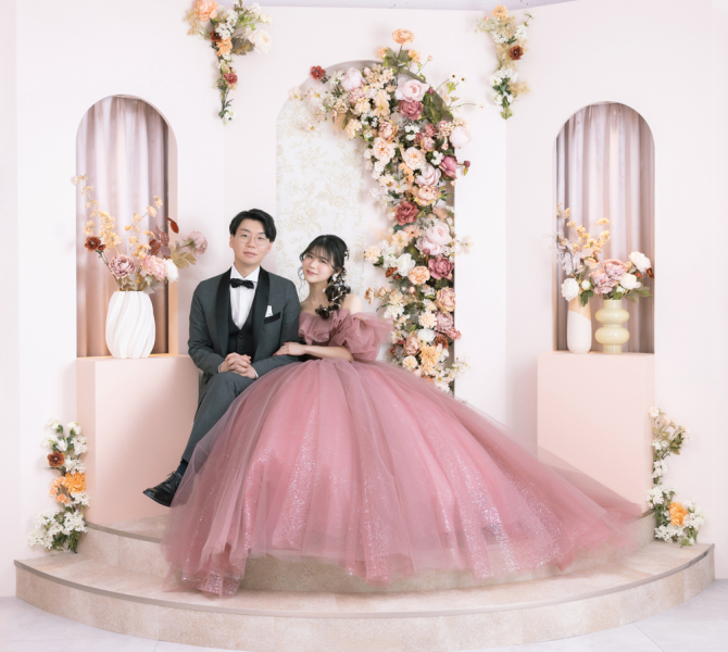 椅子に座ったカット