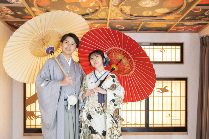 和傘を使った流し目ショット