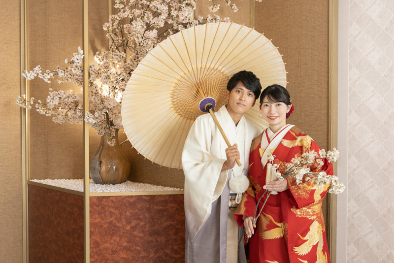 和傘が彩る、おふたりの時間