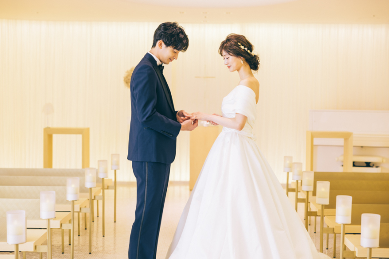 上品で温かみを感じる明るいチャペル