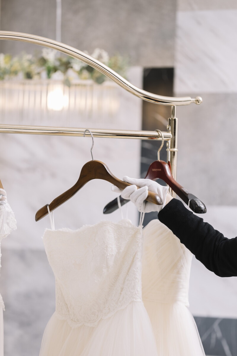 ドレス部分の加工ですらっとした印象に