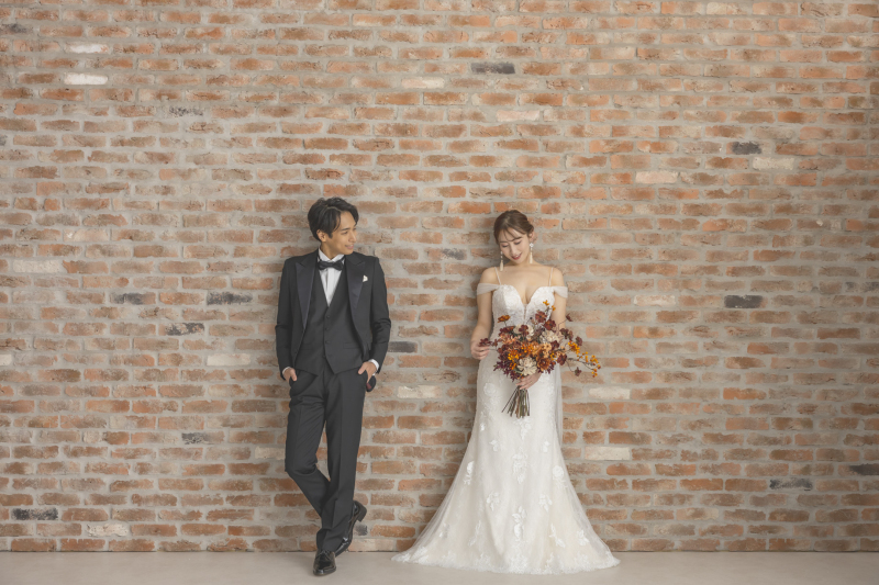 【通年プラン】ウエディング+カラードレス 2着スタジオ撮影プラン 撮影150カット+納品データ50カット/レタッチ&美肌補正付き