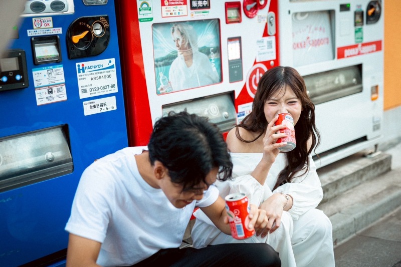 休憩の一コマさえ画になる、ロケーション撮影♬