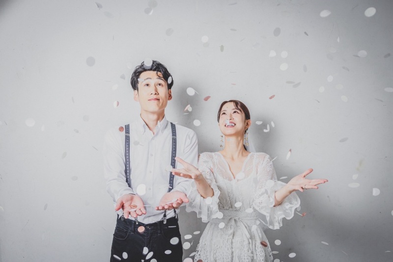 撮影を演出する小物もご用意可能(コンフェッティ)