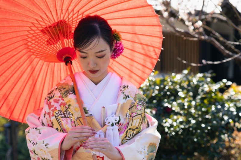 アイテムを使って華やかなショットに