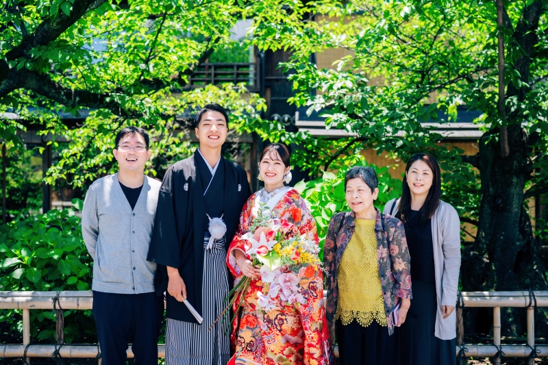 家族と一緒に人生の節目の記念写真を。