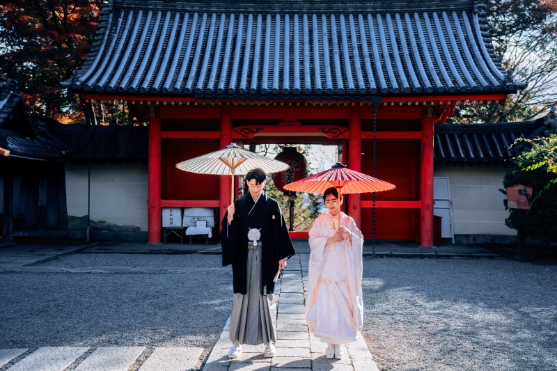 朱門をくぐる、夫婦の一歩