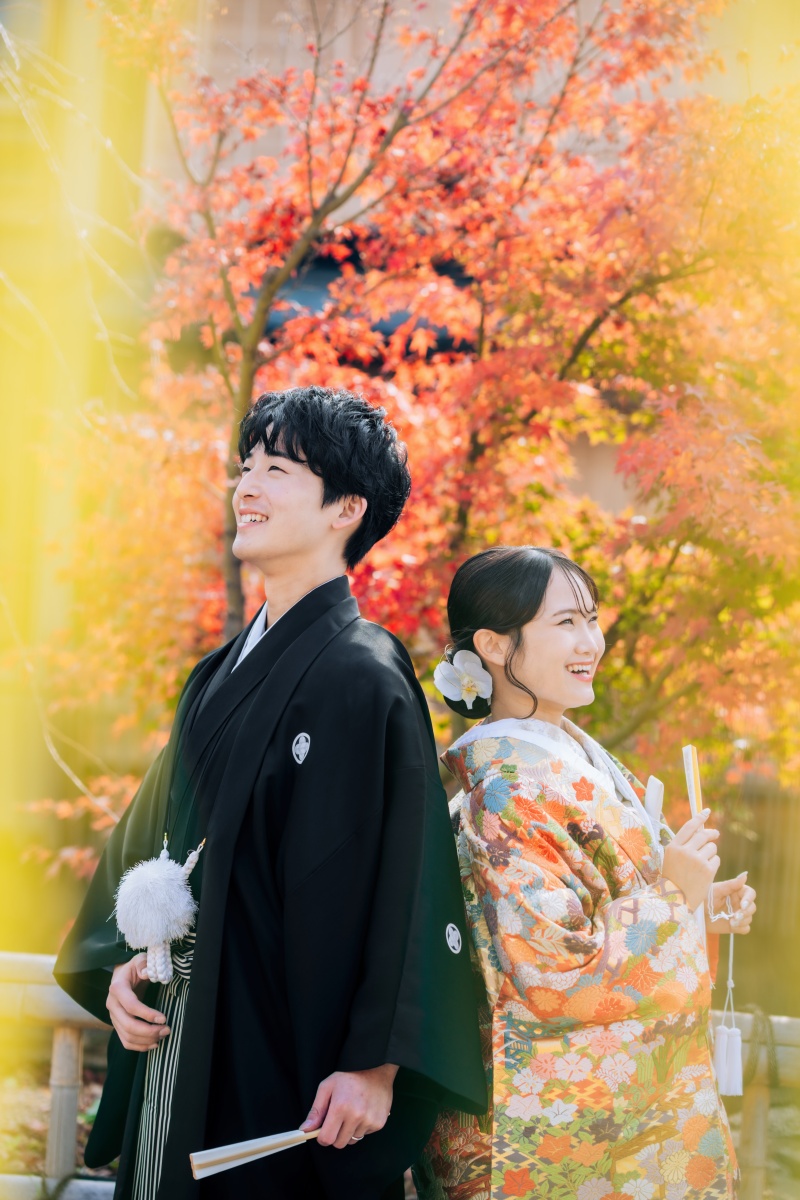 秋色に包まれて、背中合わせに