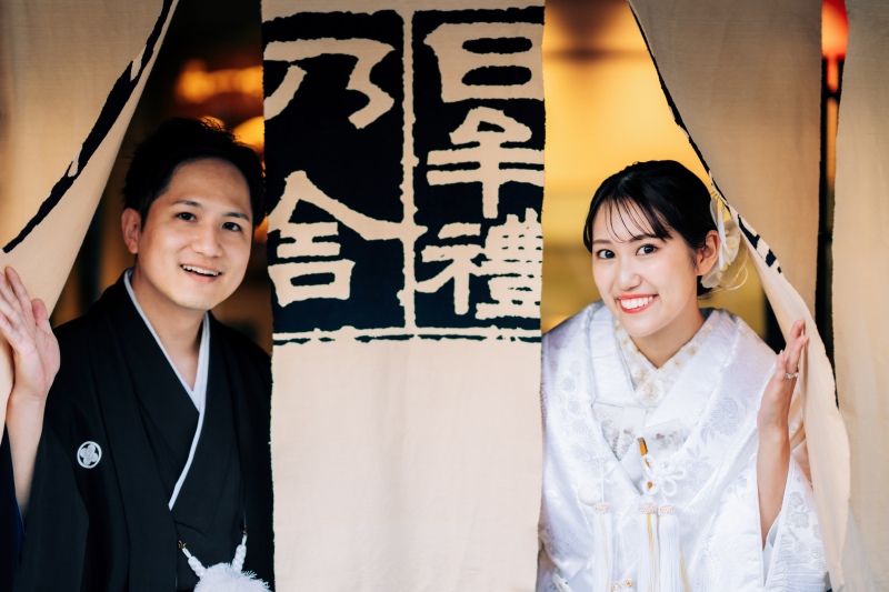 暖簾越しに覗く優しい笑顔