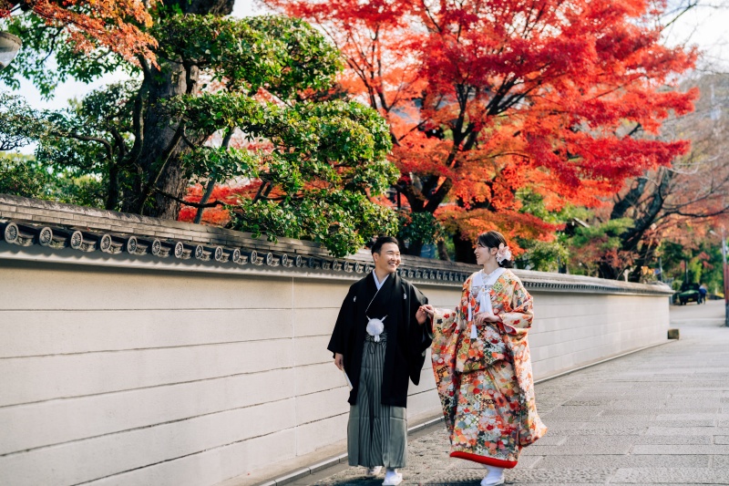 鮮やかな紅葉に包まれる幸せ時間