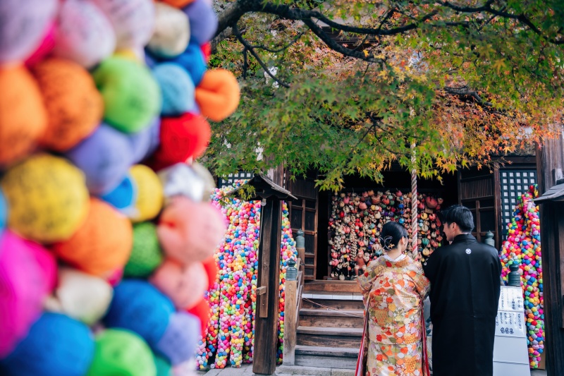 八坂庚申堂で、ふたり並んでお参り